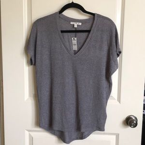 Express One Eleven V-Neck Knit London tee